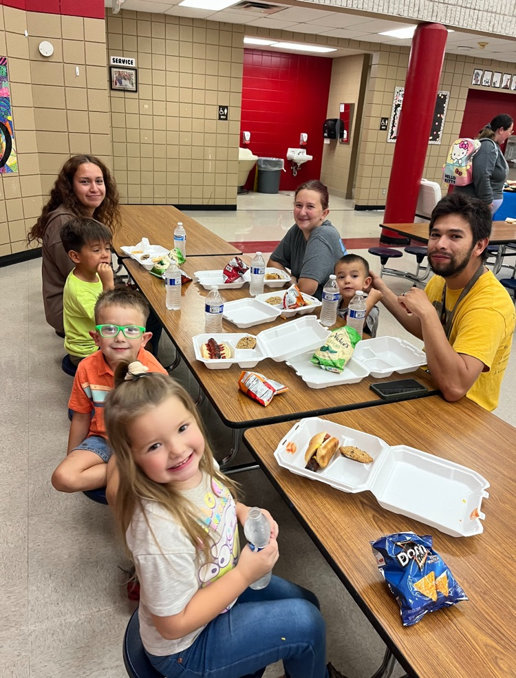 families eating hotdogs