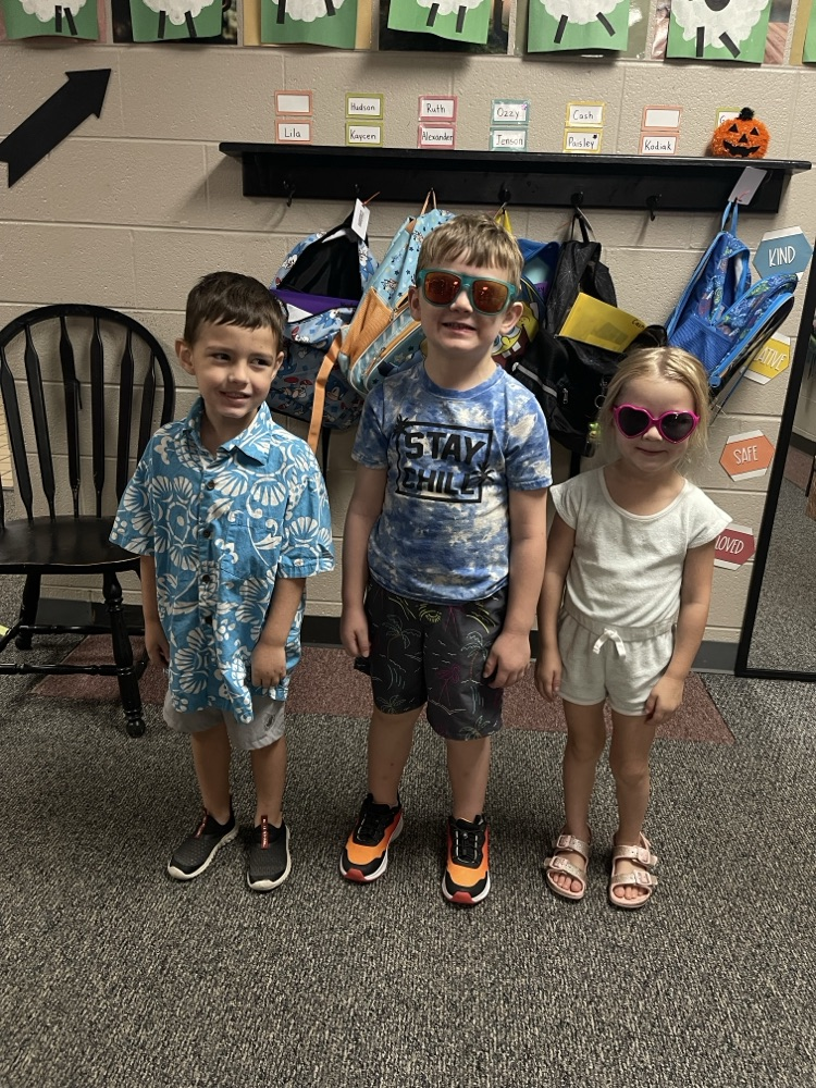 Students dressed in Hawaii gear