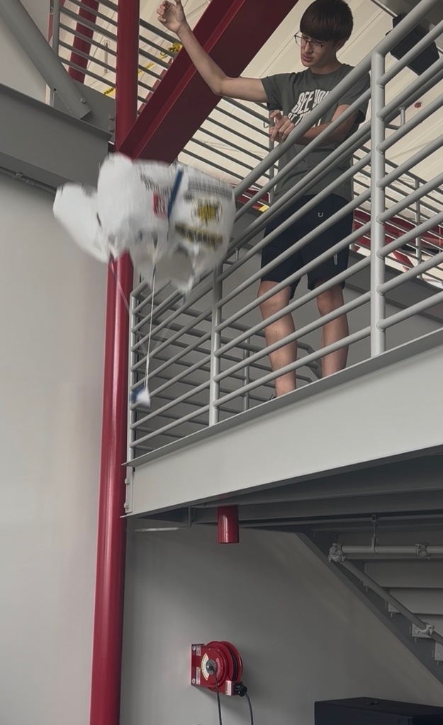 ✈️ Our CHS Aviation students have been busy learning about the science of flight! Recently, they’ve been building, testing, and redesigning their own drag devices to better understand concepts like drag, air resistance, and aerodynamics.