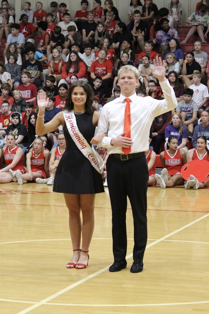 Students waving to the Junior high students at a pep assembly