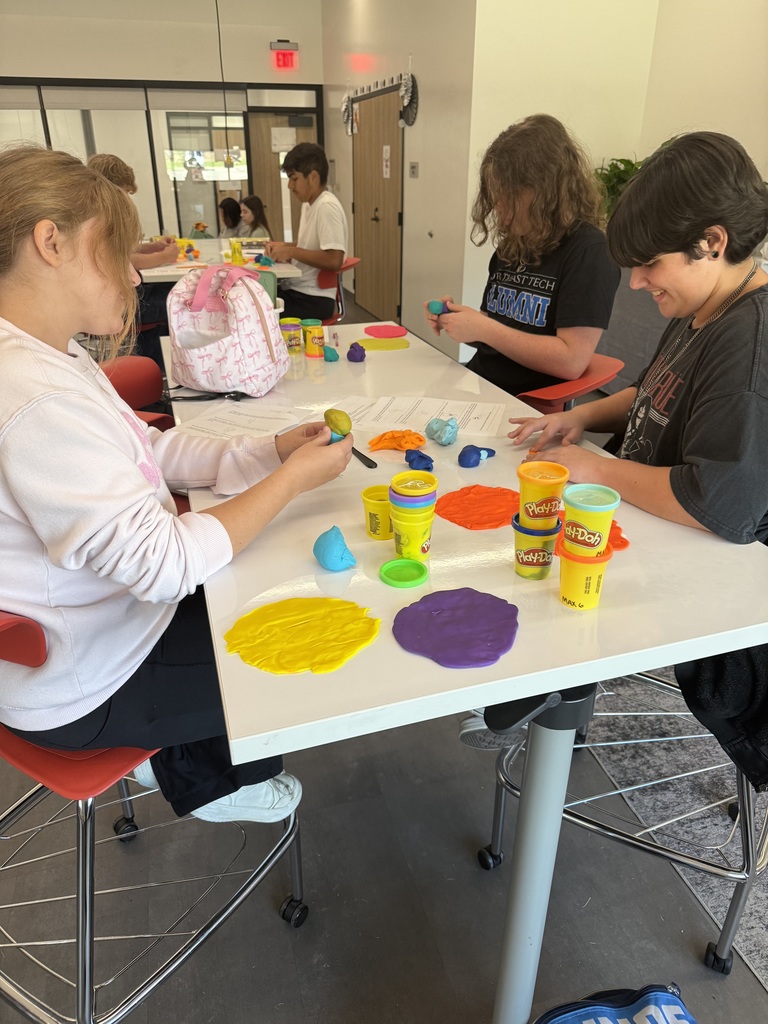 Our Psychology students are diving deep into the structure and function of the brain stem — and bringing their learning to life with Play-Doh modeling! By sculpting the different parts of the brain stem, students explored how each structure supports vital body functions such as breathing, heart rate, and sleep regulation. This creative, hands-on approach helps students connect what the brain looks like to how it works — reinforcing the powerful relationship between structure and function in the human body.