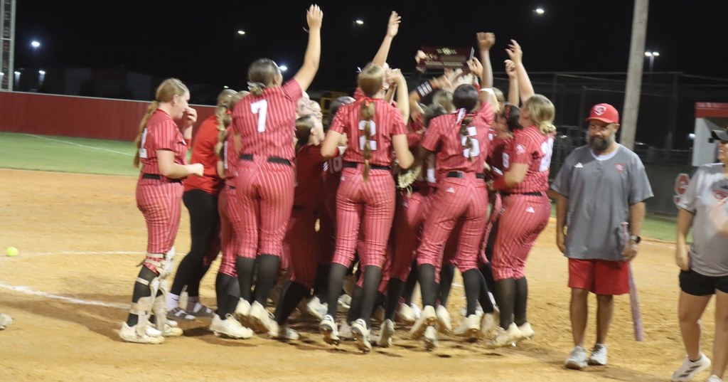 softball team in red uniforms