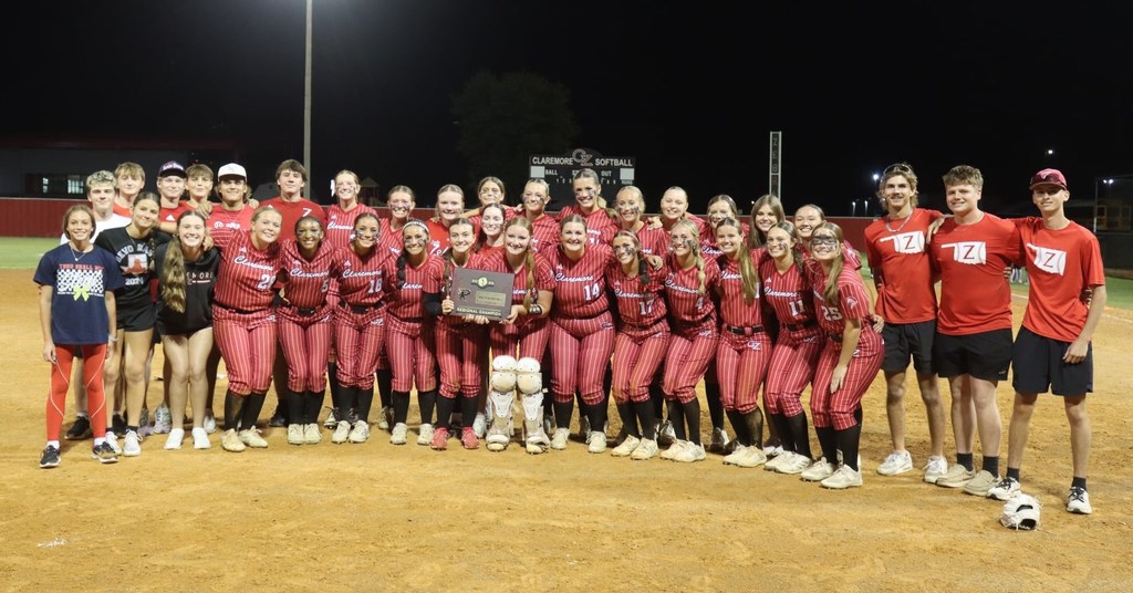 softball team in red uniforms
