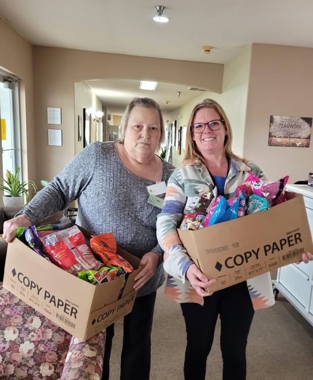 As part of our month-long “Fall Vibes Only” celebration, Claremore High School staff came together to spread some sweetness and cheer by collecting two overflowing boxes of candy to donate to The Courtyards at Claremore Assisted Living. The candy will help residents hand out treats to trick-or-treaters on Halloween! 🍬💛  We’re so proud of our staff for sharing the fall spirit beyond our school walls. The celebration doesn’t stop here — “Fall Vibes Only” will continue throughout the month of November with more fun and community-focused activities!