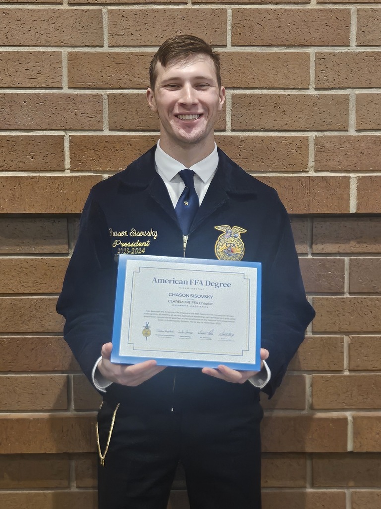 Our students had an incredible experience at the National FFA Convention in Indianapolis, connecting with fellow members from across the country and exploring opportunities with colleges and industry leaders. Highlights included celebrating Chason Sisovsky earning his American FFA Degree, visiting the Peyton Manning statue at Lucas Oil Stadium, touring the Indianapolis Motor Speedway, and enjoying a fun evening bowling with friends and family.  They also visited St. Louis, riding to the top of the Arch for amazing views of the Mississippi River.  A proud moment for our FFA members as they grow their leadership, network, and knowledge!