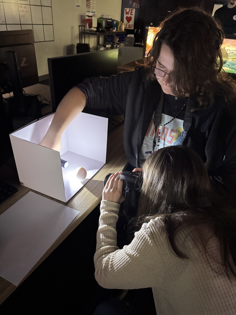 Check out Ms. Johnson’s photography class in action! 📸 Students are getting hands-on experience photographing eggs using flashlights to explore the differences between soft and hard lighting. Through this creative exercise, they’re learning how light affects depth, shadow, and value—key skills for mastering photographic techniques. It’s amazing to see them experiment and discover the power of lighting firsthand!
