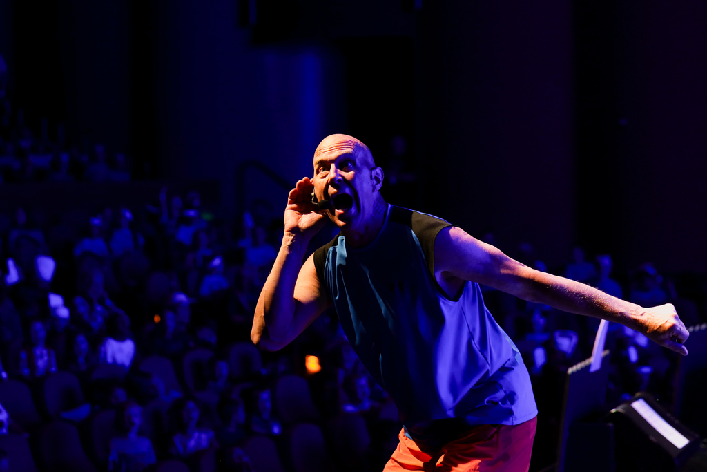 Stephen Fite performing for elementary students