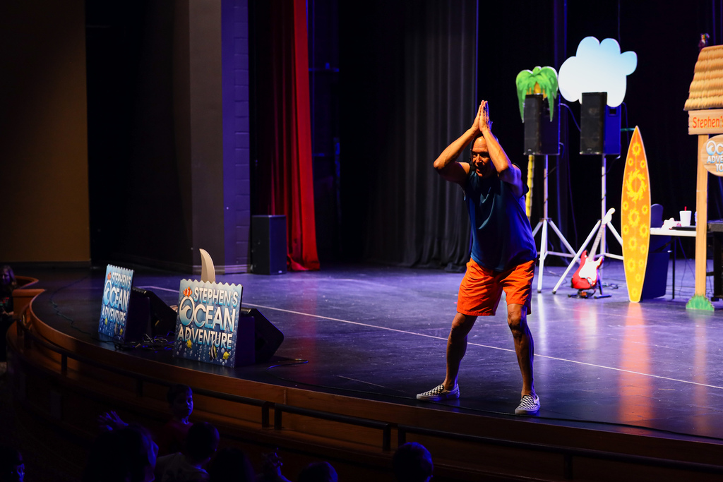 Stephen Fite performing for elementary students