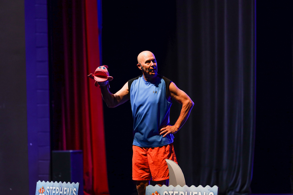 Stephen Fite performing for elementary students