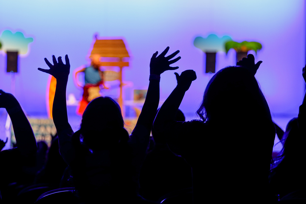 Elementary students interacting with ocean show