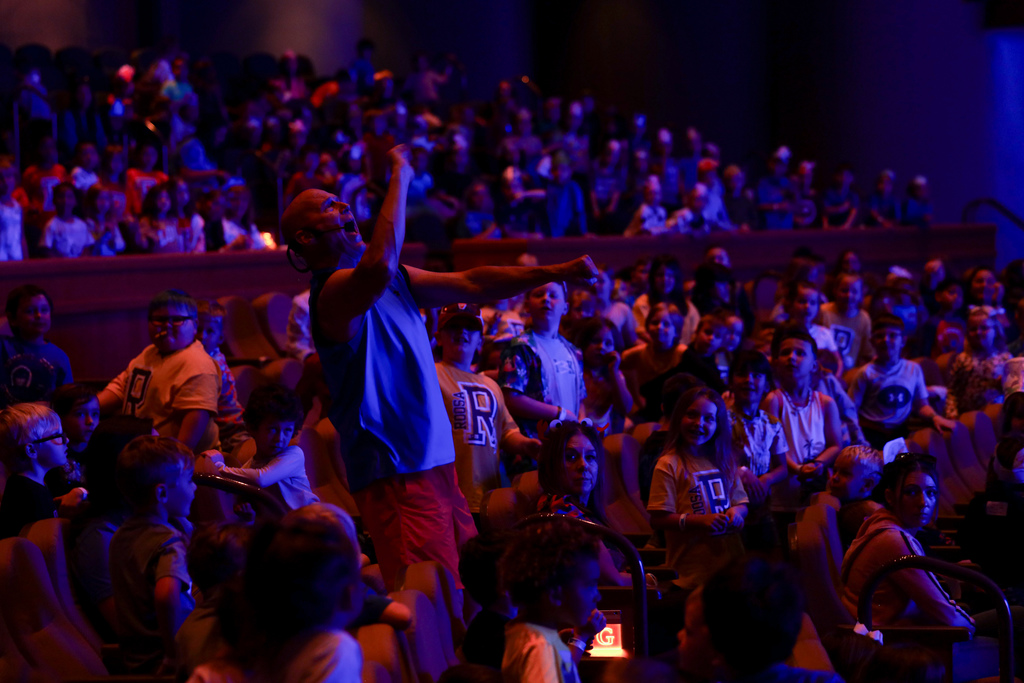 Stephen Fite performing for elementary students