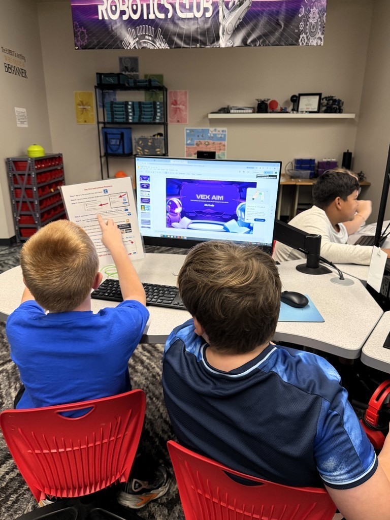 Claremont fourth graders visiting S.T.E.M lab for the first time.