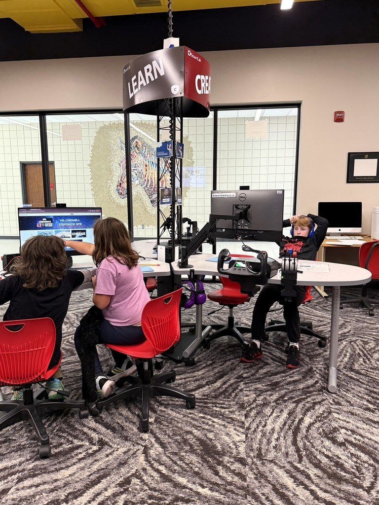 Claremont fourth graders visiting S.T.E.M lab for the first time.