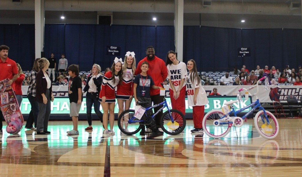 students smiling at RSU game