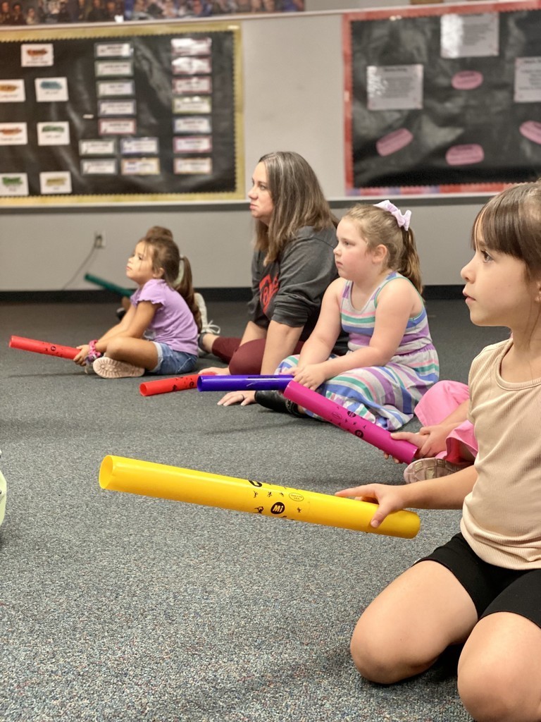 Students in music class playing with instrument's 
