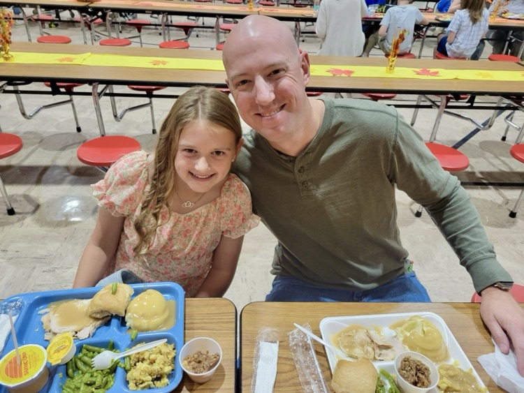 student and parent during Thanksgiving meal