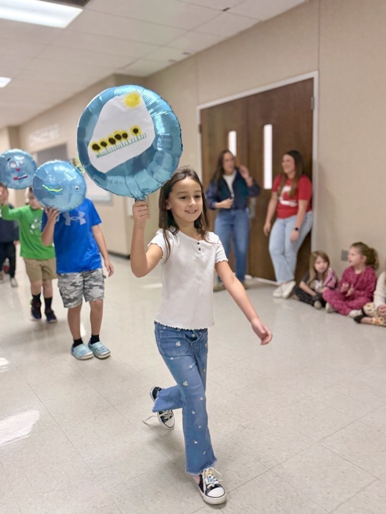 Roosa second grade balloon parade.