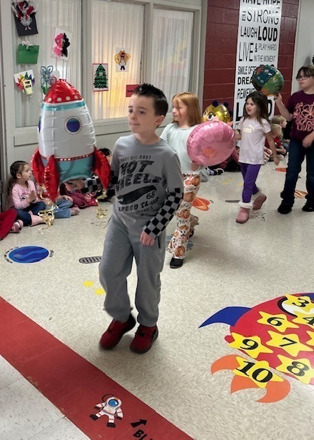 Roosa second grade balloon parade.