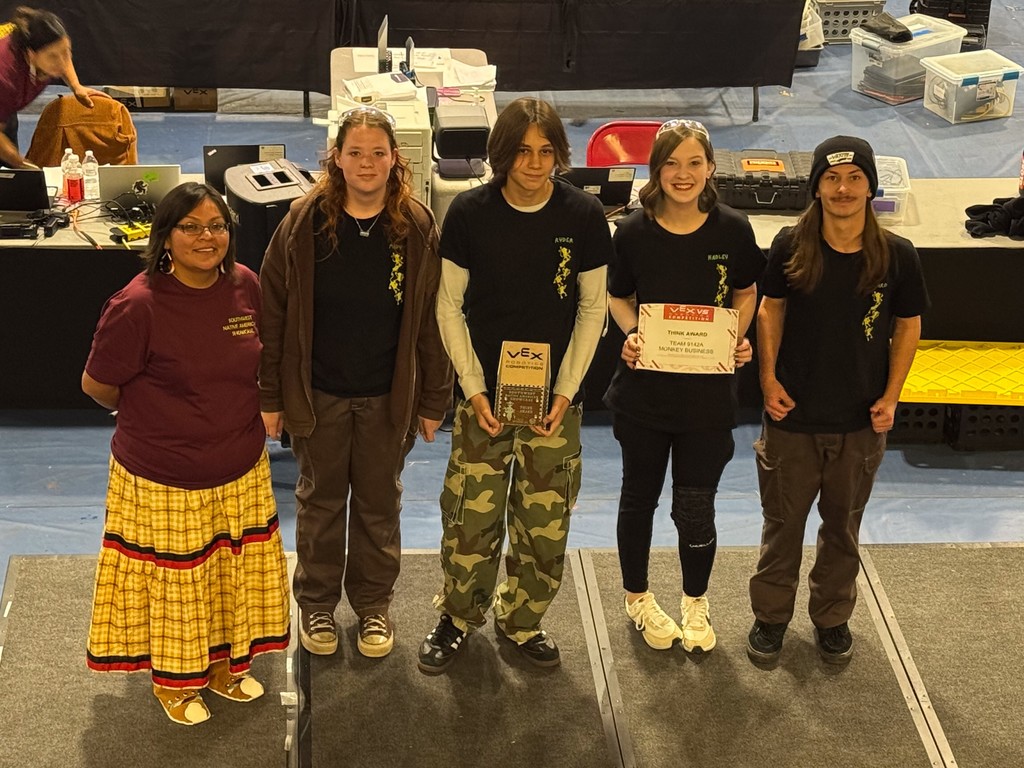 students receiving award