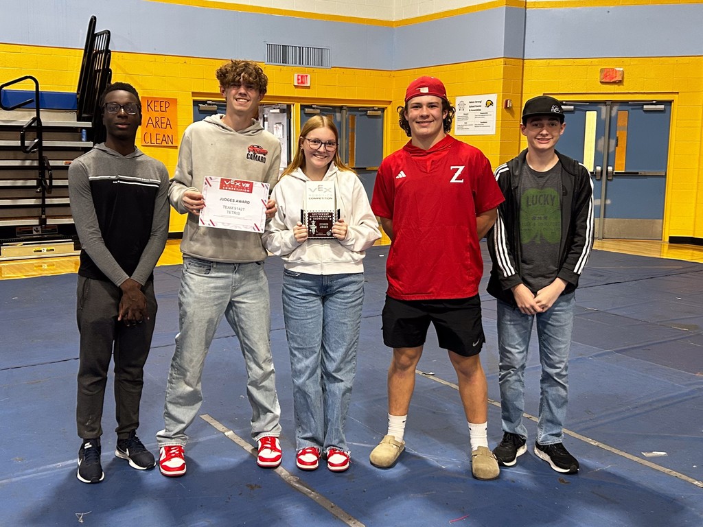 students receiving award