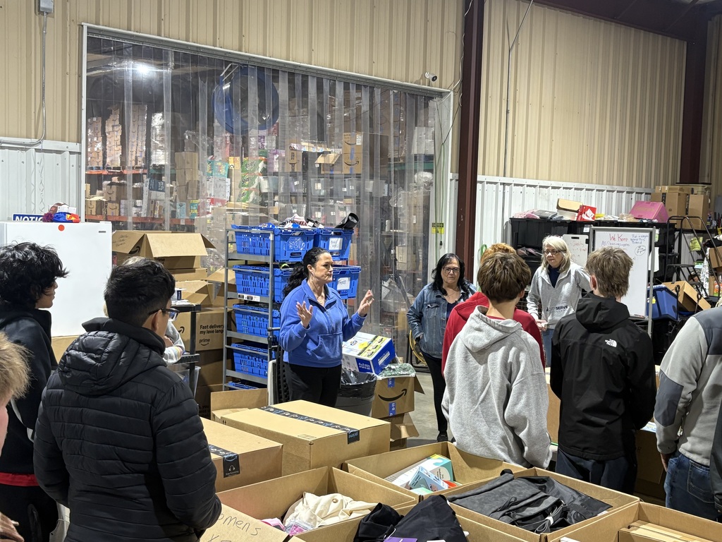 Beyond the field, Zebra Soccer is committed to making a difference β½π€ Our team had the privilege of volunteering at City Serve, stepping in wherever help was needed. We are so proud of the heart, service, and hard work these students showed.