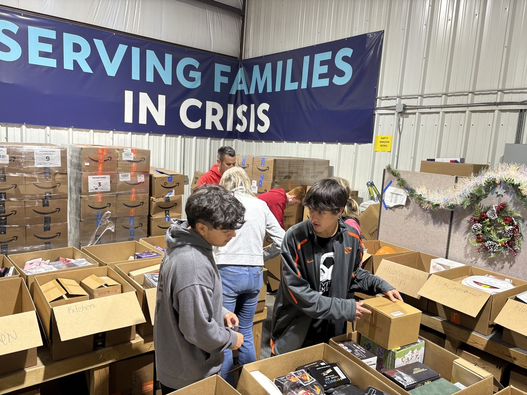 Beyond the field, Zebra Soccer is committed to making a difference β½π€ Our team had the privilege of volunteering at City Serve, stepping in wherever help was needed. We are so proud of the heart, service, and hard work these students showed.