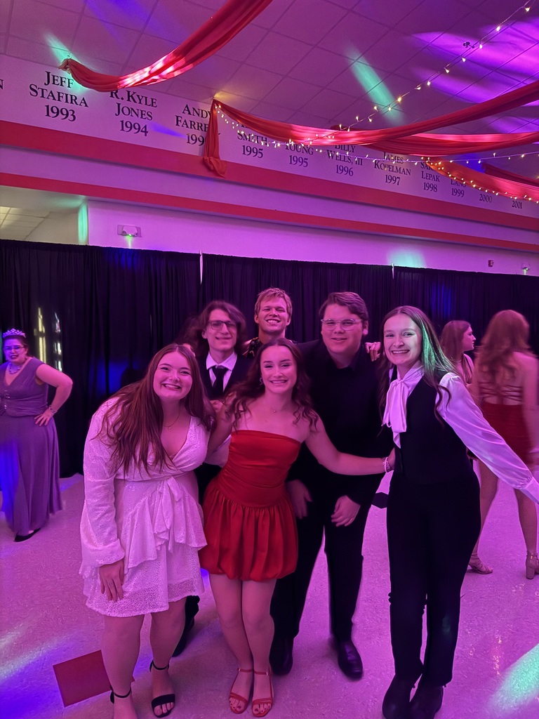 Students danced the night away at Winter Ball, “Christmas in New York,” creating memories that will last a lifetime ✨🎄🗽  From festive décor to joyful moments on the dance floor, it was a night full of fun, friendship, and great memories.