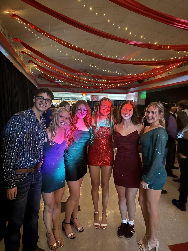 Students danced the night away at Winter Ball, “Christmas in New York,” creating memories that will last a lifetime ✨🎄🗽  From festive décor to joyful moments on the dance floor, it was a night full of fun, friendship, and great memories.