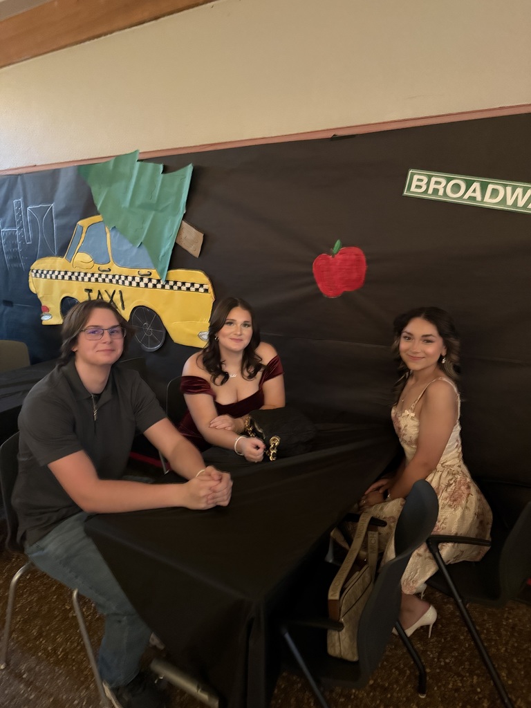 Students danced the night away at Winter Ball, “Christmas in New York,” creating memories that will last a lifetime ✨🎄🗽  From festive décor to joyful moments on the dance floor, it was a night full of fun, friendship, and great memories.