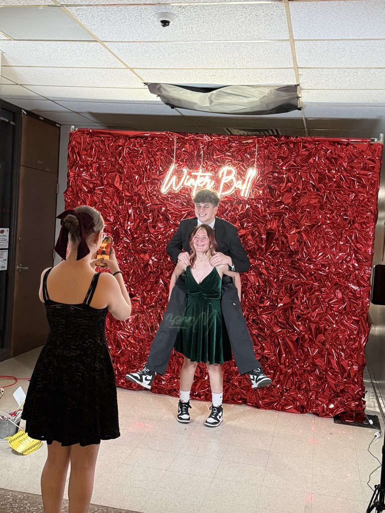 Students danced the night away at Winter Ball, “Christmas in New York,” creating memories that will last a lifetime ✨🎄🗽  From festive décor to joyful moments on the dance floor, it was a night full of fun, friendship, and great memories.
