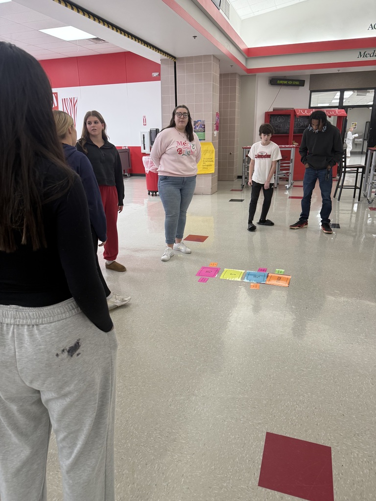 Our Biology students took learning outside the classroom to bring mitosis to life! 🌱🔬 Through teamwork and collaboration, they used context clues to create amazing visual representations of the stages of mitosis. Learning by doing has never looked so creative!