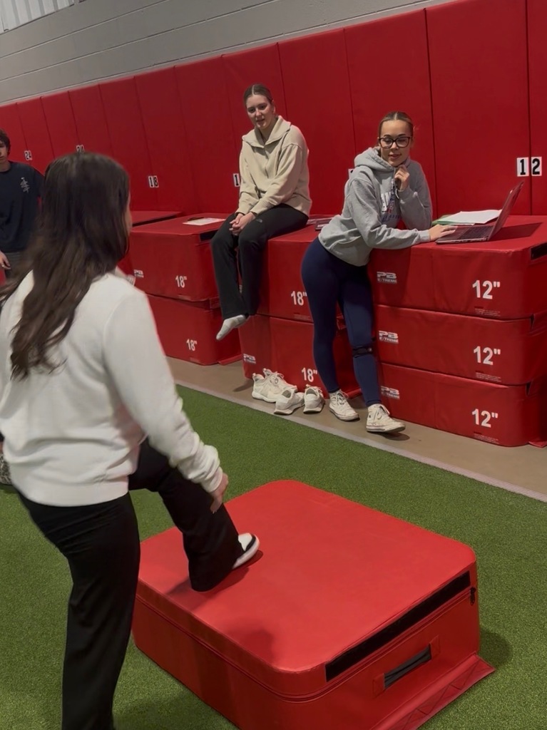 💪 In Athletic Health and Performance Lab, students put their research into action with sports performance testing! They explored key concepts like validity, reliability, specificity, practicality, safety, ethics, and standardization. Then, they administered tests to their peers—practicing proper protocols, spotting techniques, and analyzing the results. Science and sport in perfect harmony!