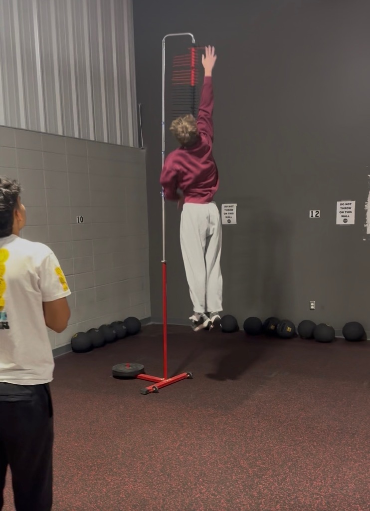 💪 In Athletic Health and Performance Lab, students put their research into action with sports performance testing! They explored key concepts like validity, reliability, specificity, practicality, safety, ethics, and standardization. Then, they administered tests to their peers—practicing proper protocols, spotting techniques, and analyzing the results. Science and sport in perfect harmony!