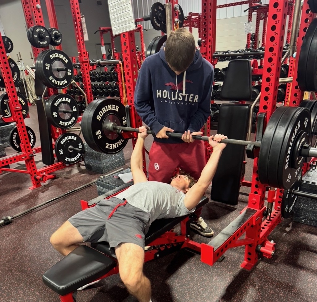 💪 In Athletic Health and Performance Lab, students put their research into action with sports performance testing! They explored key concepts like validity, reliability, specificity, practicality, safety, ethics, and standardization. Then, they administered tests to their peers—practicing proper protocols, spotting techniques, and analyzing the results. Science and sport in perfect harmony!