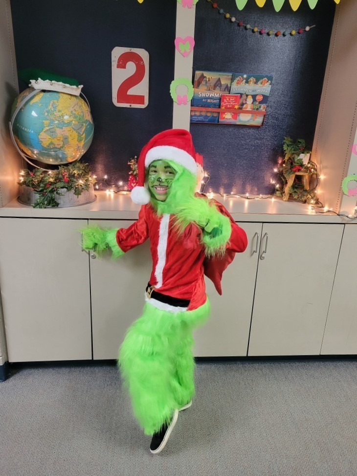 student dressed as the grinch