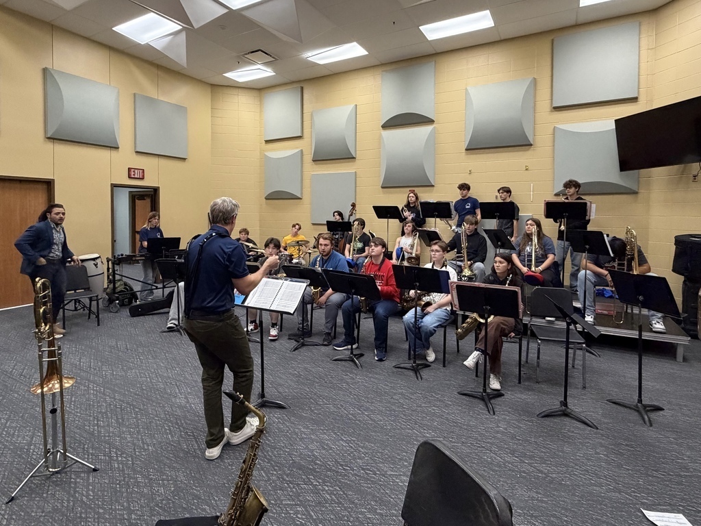 Tommy Poole talking to the jazz band