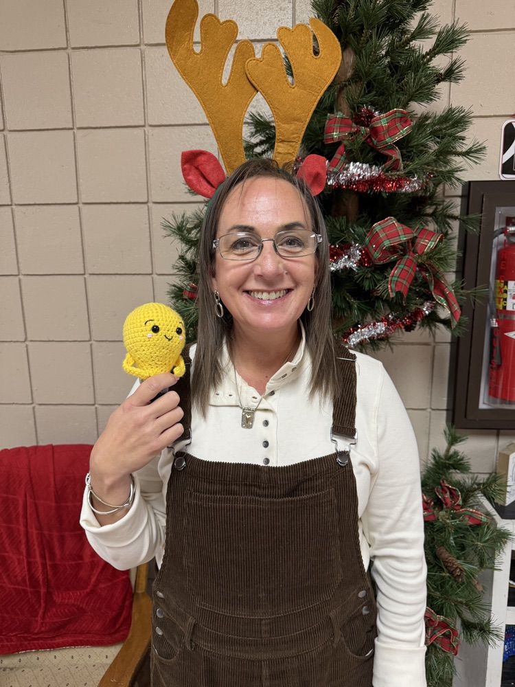 Mrs McGill holding light bulb award 