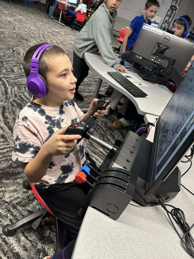 students working on the computer in the stem lab