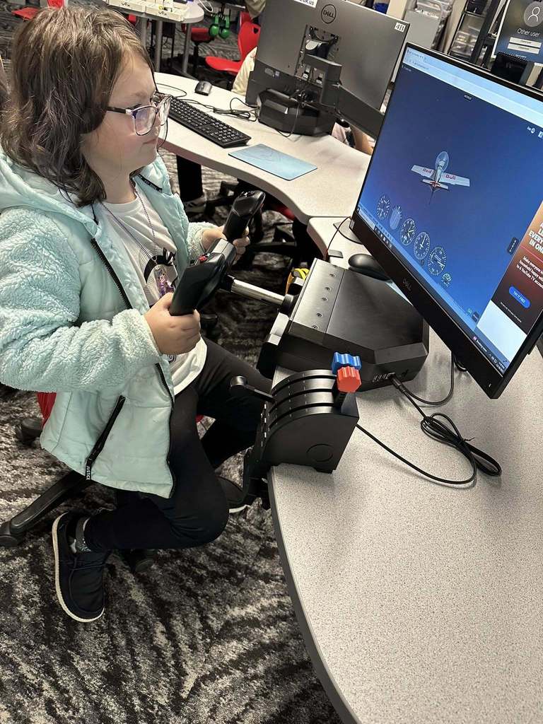 students working on the computer in the stem lab
