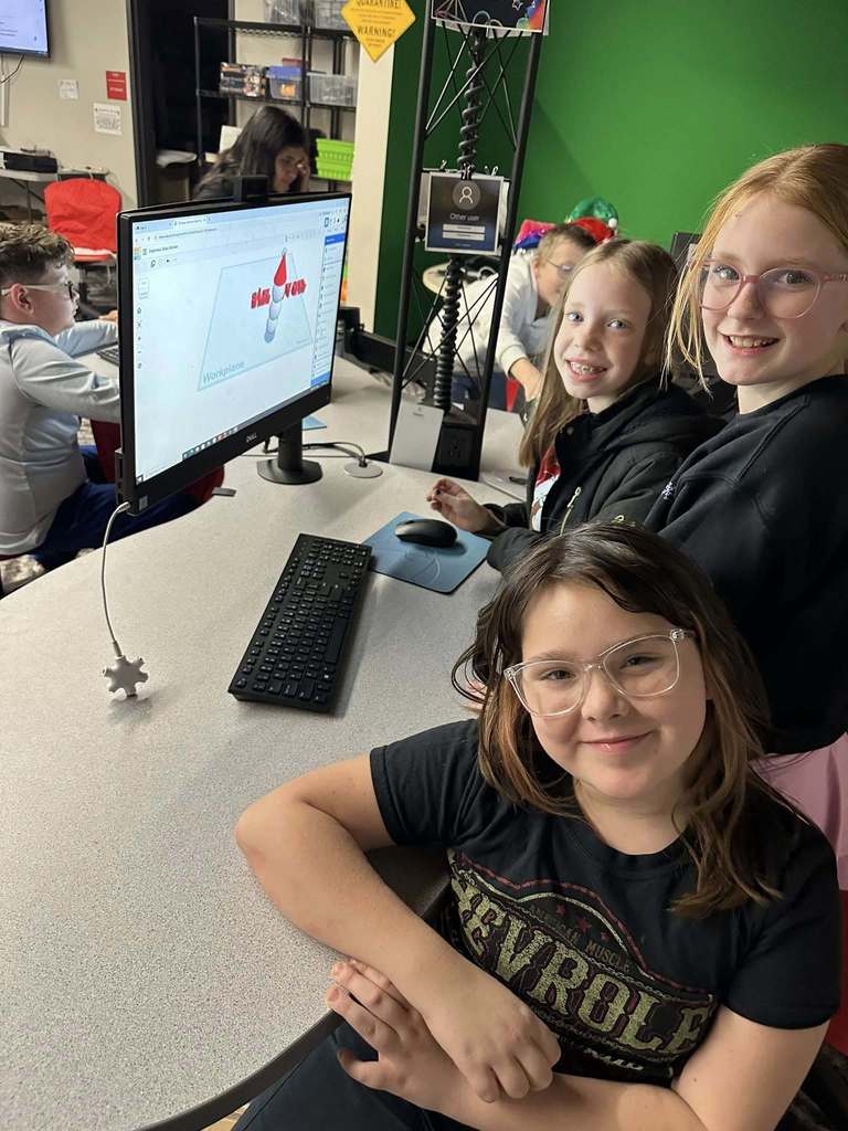 students working on the computer in the stem lab