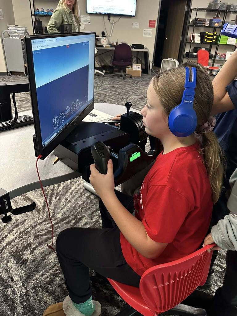 students working on the computer in the stem lab
