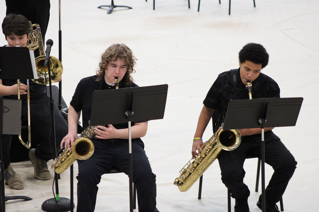 WRJH Jazz Band students playing a set in Verdigris