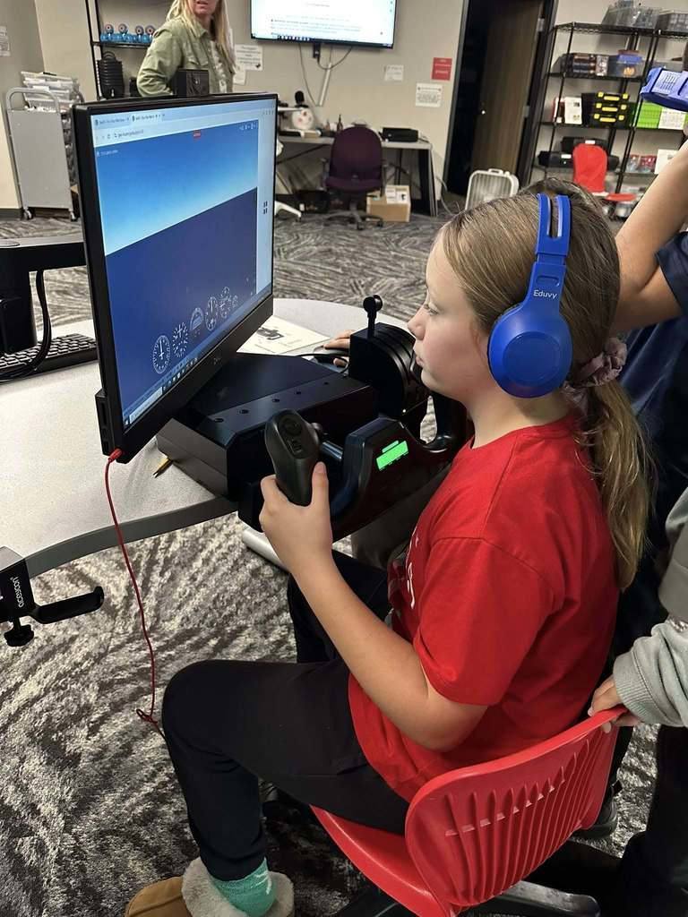 Claremont Elementary students in STEM class.