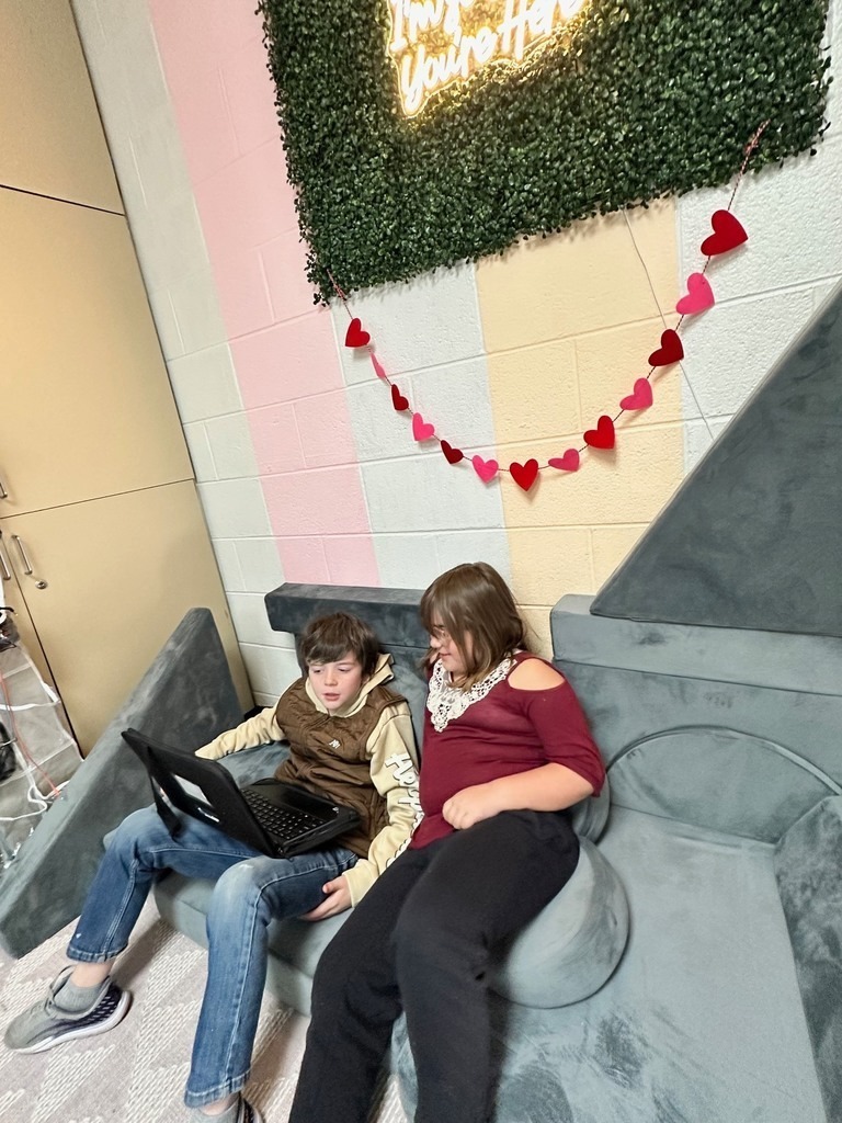 Elementary students taking a digital tour of route 66.