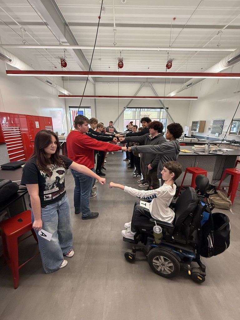 🧬🧑‍🔬 DNA in Coach Davis’s Biology! 🧑‍🔬🧬  Students in Coach Davis’s Biology class teamed up to become a living DNA molecule, pairing up as nitrogen bases to follow real base-pairing rules (A with T, C with G). Together they formed a full double helix, showing how genetic information is organized inside every cell.  By building the strand themselves, students could see how structure, bonding, and accuracy all matter — because even one mistake in the sequence can change the final product. Hands-on learning made the code of life a little easier to understand!