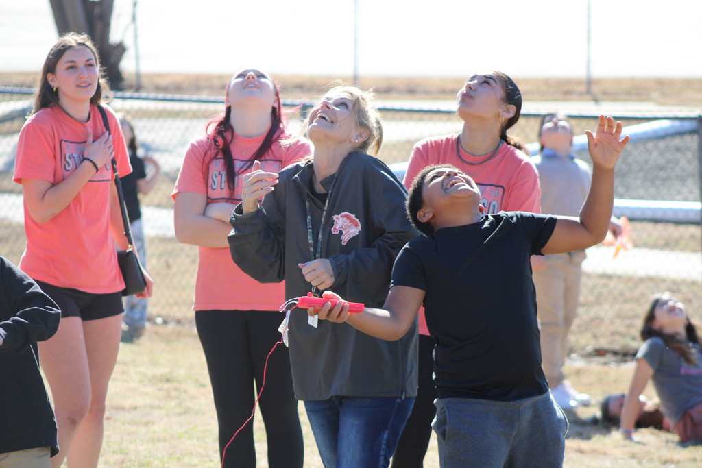 🚀✨ Leadership in action!  Our Student Council members had an amazing time partnering with students in Mrs. Peter’s and Mrs. Bacon’s classes at Roosa Elementary to help with their Alpha III rocket class project!  From offering guidance on design and construction to cheering them on during testing, our high school leaders were proud to support these young engineers every step of the way. Hands-on learning like this not only builds STEM skills, but also creates meaningful connections between our schools.  We love seeing our students serve as mentors, role models, and encouragers in our community. Great job to everyone involved — the future of aerospace looks bright!