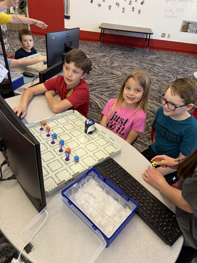 students in stem lab learning together and working together