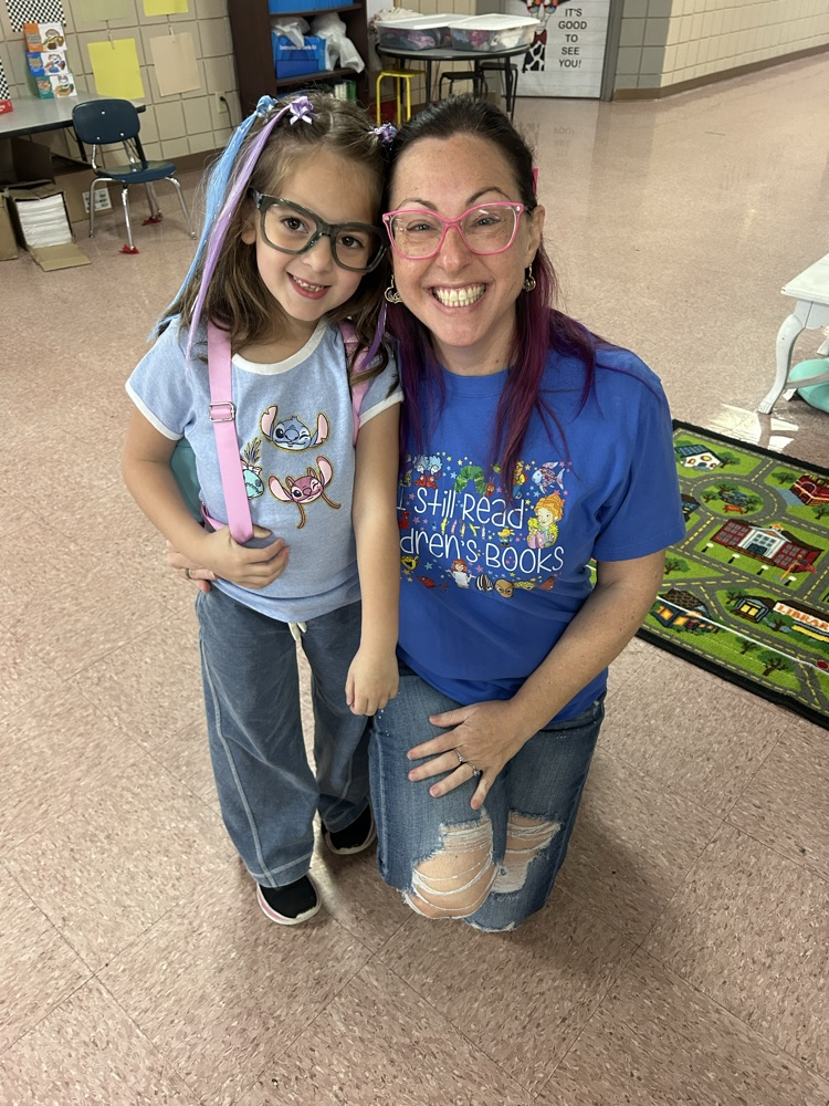teacher and student dressed like eachother