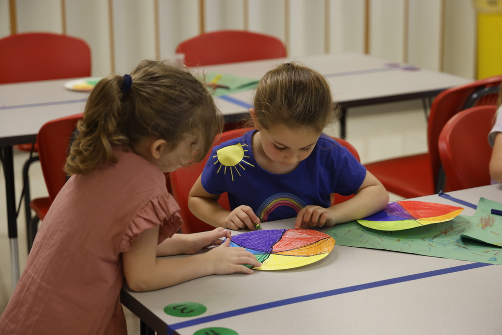 Elementary art class
