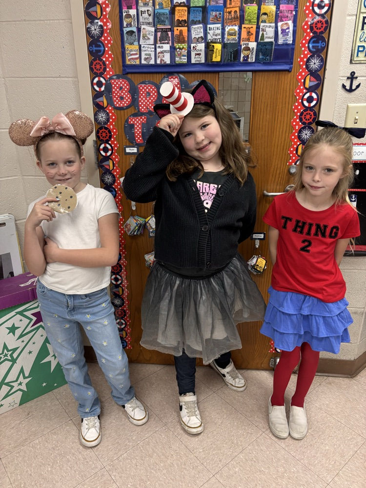 students dressed like their favorite book characters 